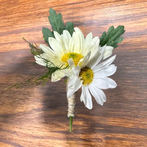 boutonniere de flores margaritas 